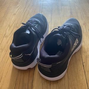 Selling for a friend who didn’t fit into them :)